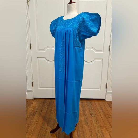 San Antonino Maxi Dress,Oaxaca Mexican dress.Hand Embroidered with Silk Threads. - Picture 7 of 9